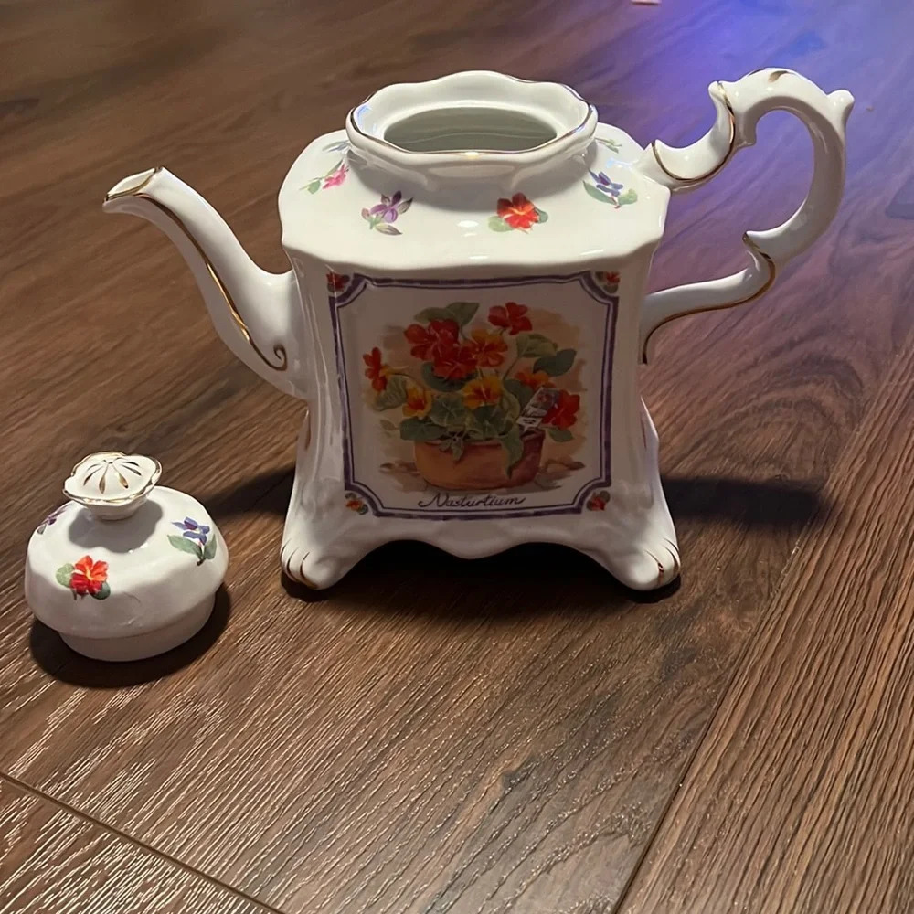 Vintage Crown Dorset Tea Pot Carriage Style Staffordshire England African Violet - Picture 2 of 10